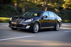 The Kia K900 And Hyundai Equus Are The Most Car You Can Get For $25,000